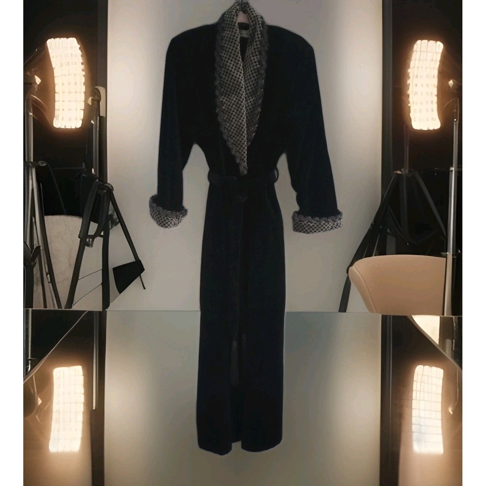 Diamond Tea Vtg Black and‎ Houndstooth Velvet Robe Union Made Canada Gorgeous M